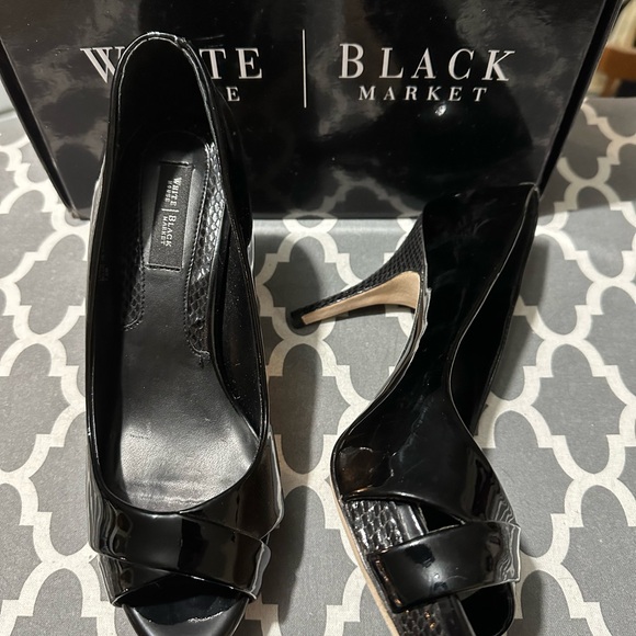 NWT WHITEHOUSEBLACKMARKET Black Patent Leather Heels 7.5m - Picture 4 of 12